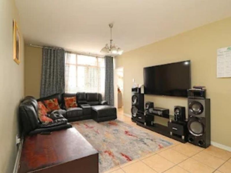 1.5 Bedroom Apartment For Sale, Excellent Location - Photo 6
