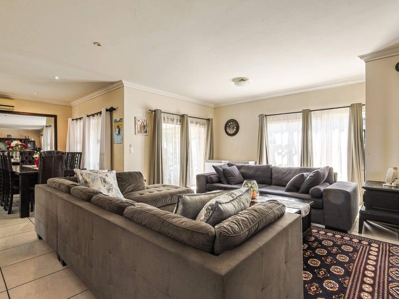 Spacious 3-Bedroom Family Home in Secure Meadows Estate - Photo 9