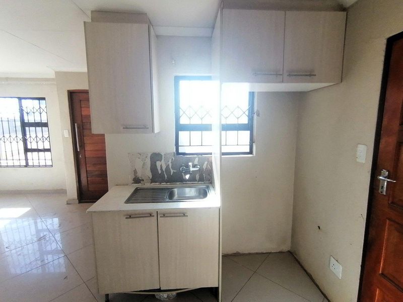 Charming 3-Bedroom Family Home in a Welcoming Township - Photo 5