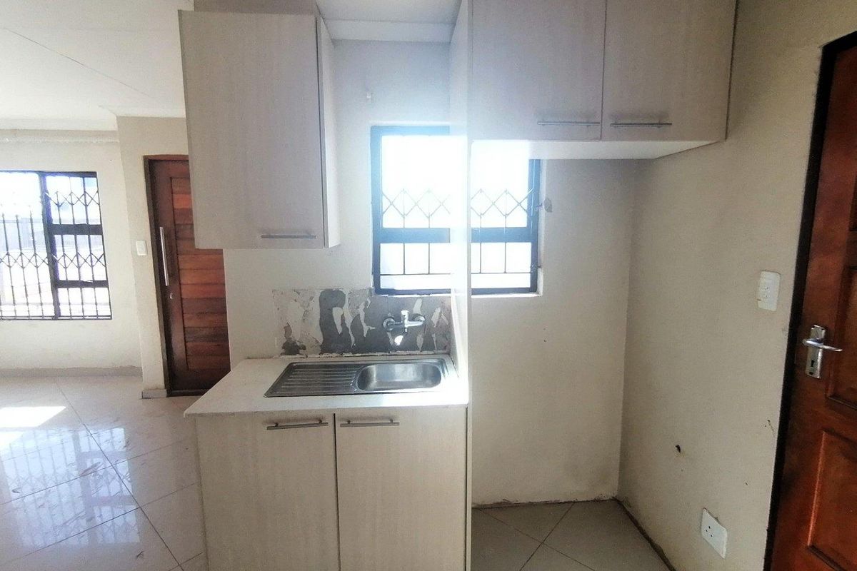 Charming 3-Bedroom Family Home in a Welcoming Township - Photo 5