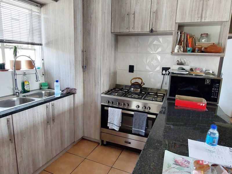 Lock-Up-and-Go Simplex with Modern Amenities - Photo 3