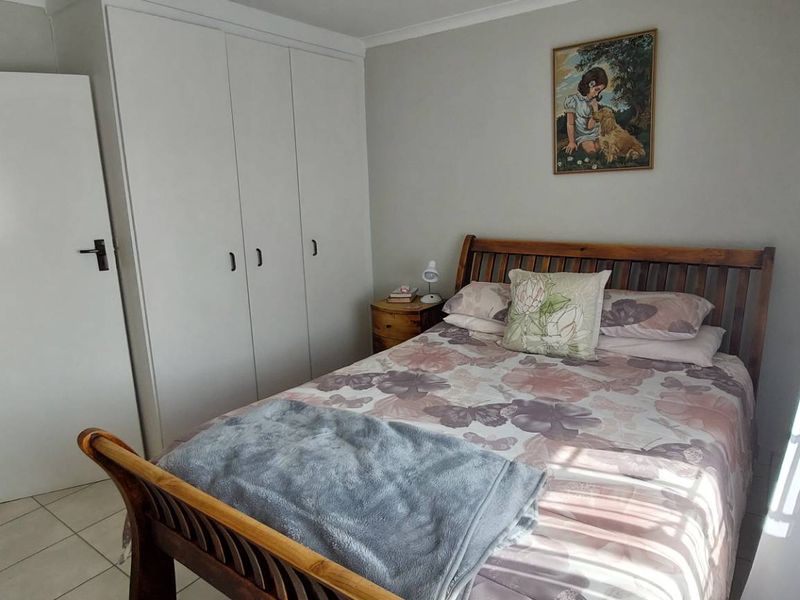 Charming 2 Bed Corner Unit - Photo 5