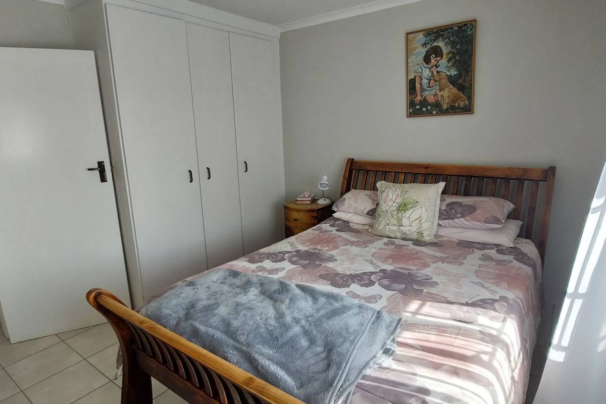 Charming 2 Bed Corner Unit - Photo 5