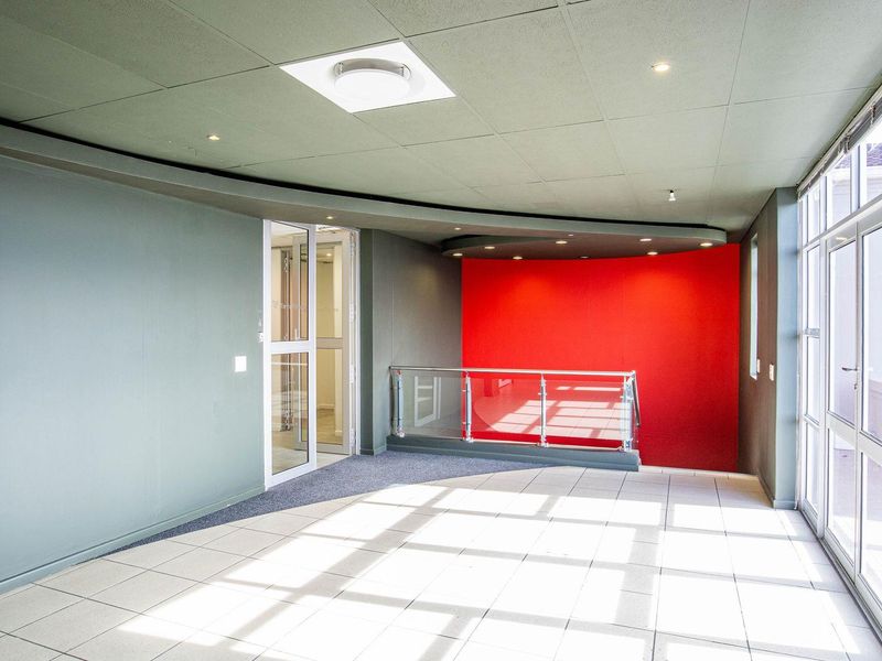 Premium First-Floor Office with Balcony & Panoramic Views – Steenberg Office Park, Westlake - Photo 8
