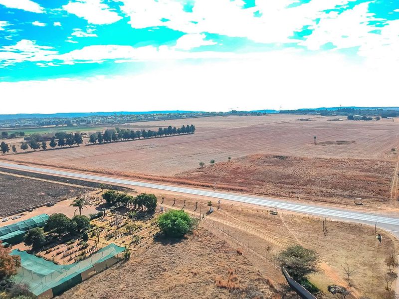 Very Large vacant stand on Garsfontein Road, close to The Hills Estate - Photo 5