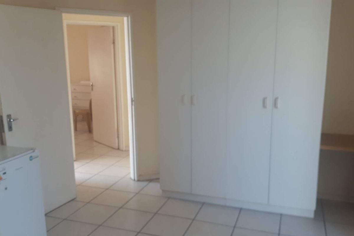 Male Student Accommodation - Summerstrand - Photo 4