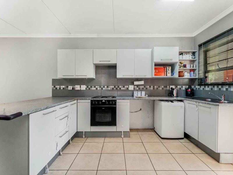 2 BEDROOM, 2 BATHROOM GROUND FLOOR APARTMENT FOR SALE IN PAULSHOF - Photo 5