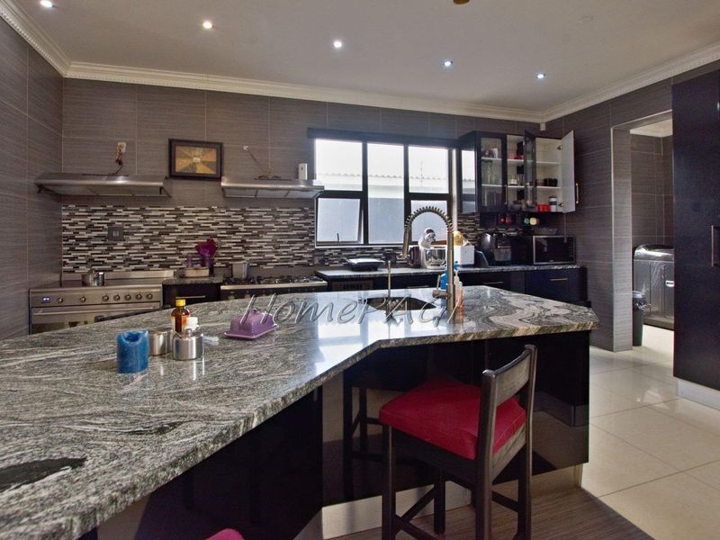 Fairway Estate, Walvis Bay:  Upmarket 5 Bedr Home is for Sale - Photo 9