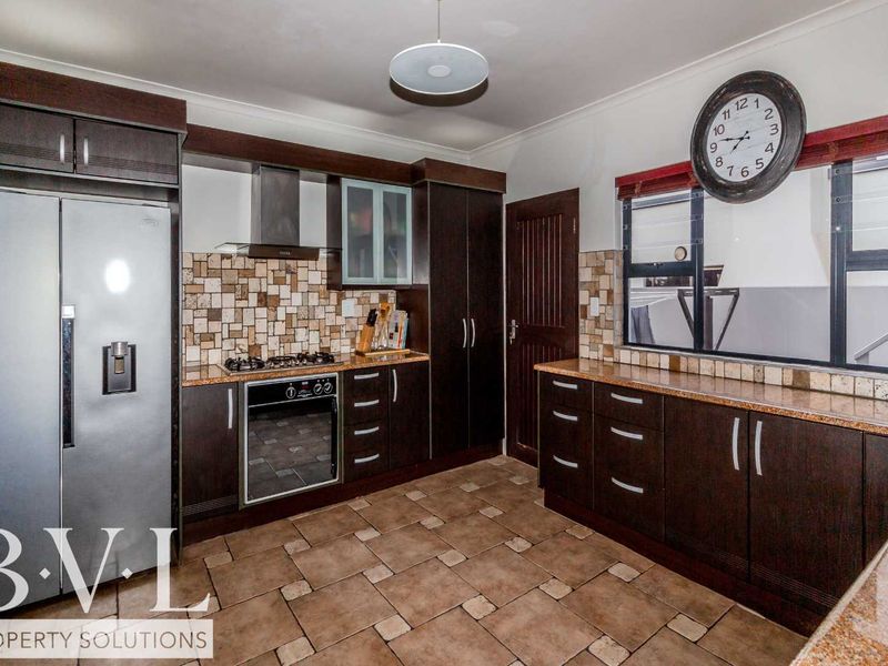 5 BEDROOM HOME FOR SALE IN OCEAN VIEW - Photo 6