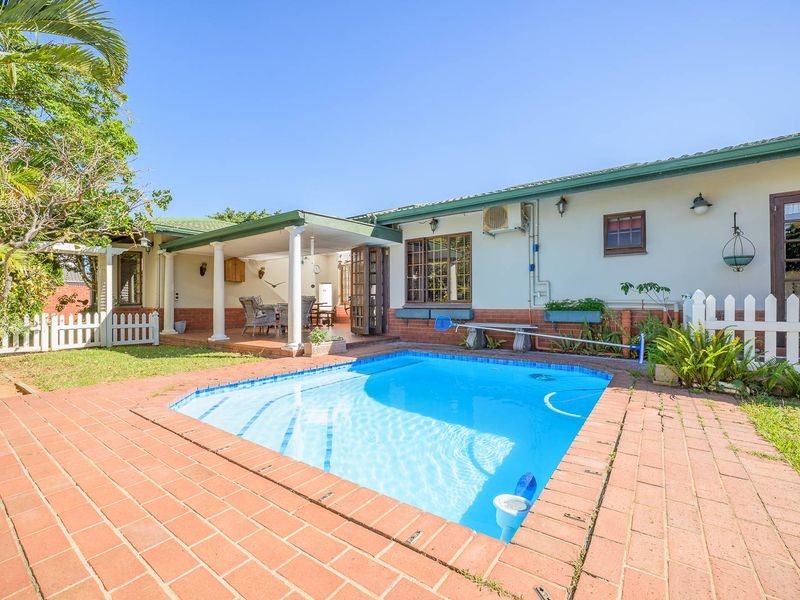 A rare find in Umhlanga Manors - a free standing home! - Photo 3
