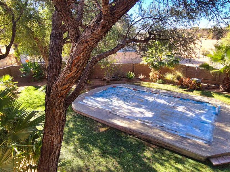 This property is perfect for a family looking for a spacious & modern home in a serene environment! - Photo 7