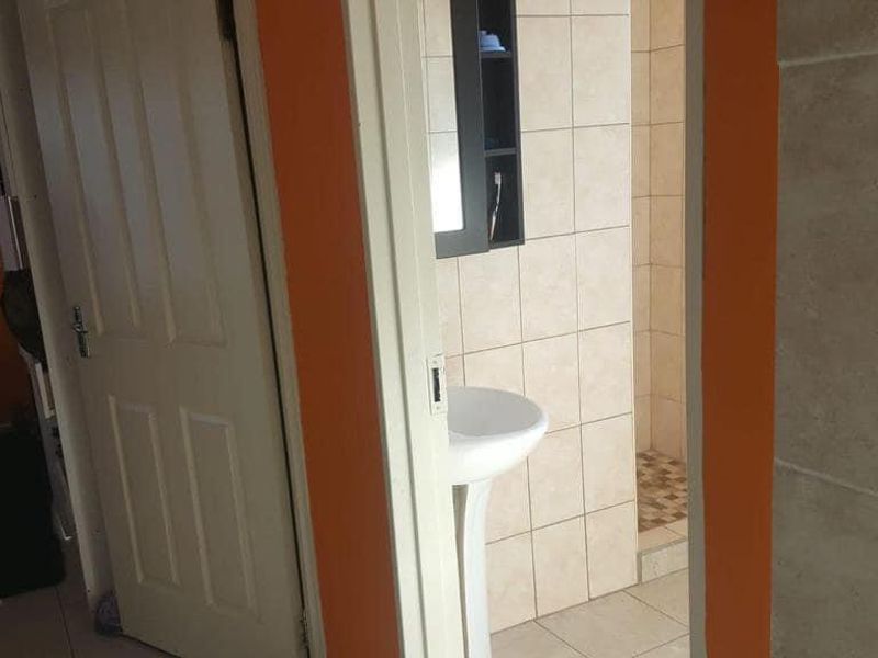 FOR SALE- 5 BEDROOM HOUSE IN WINDHOEK GRYSBLOCK, NAMIBIA - Photo 8