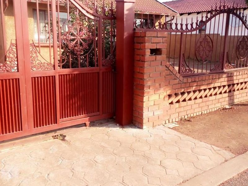 Quiet Street Living: Perfect for New Beginnings! - Photo 10