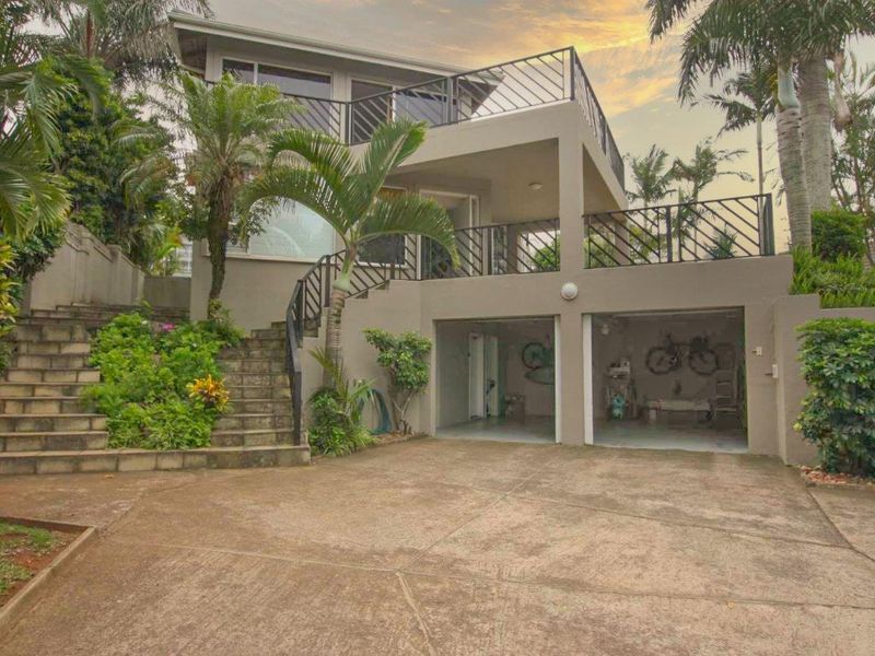 Illustrious Herrwood Drive with Sea Views! - Photo 2