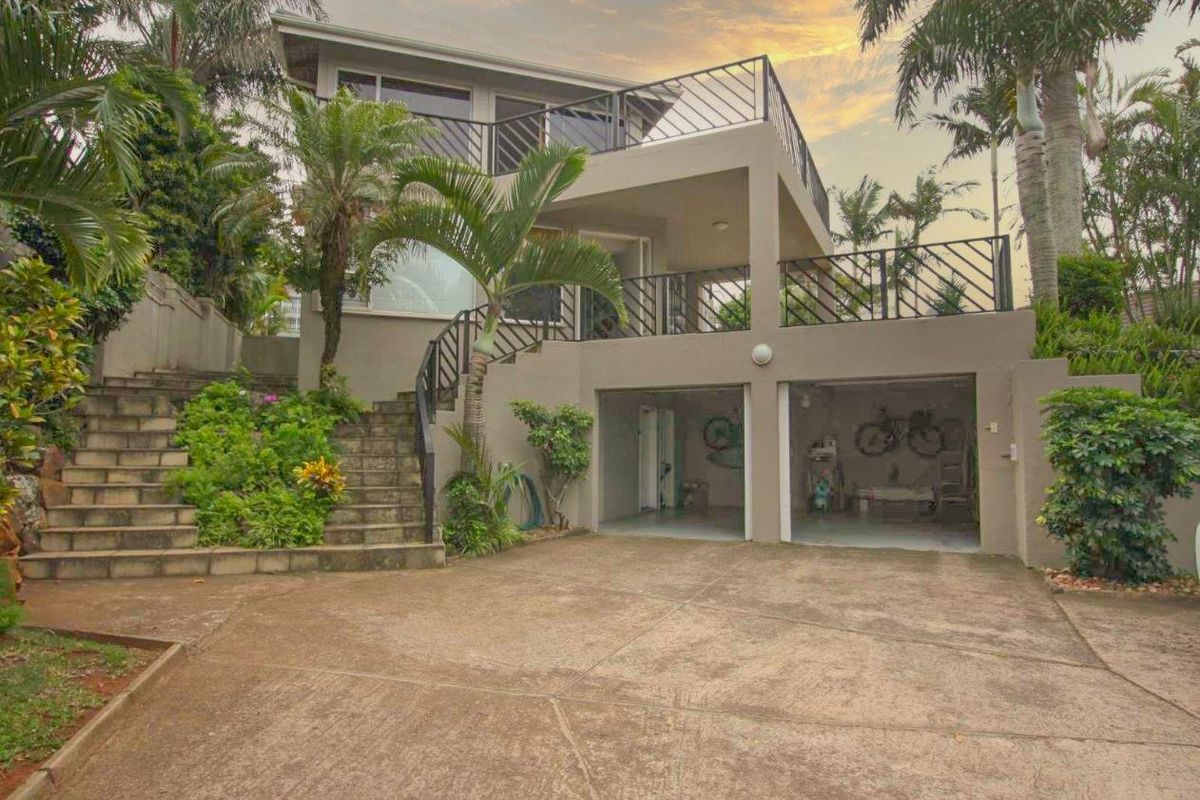 Illustrious Herrwood Drive with Sea Views! - Photo 2