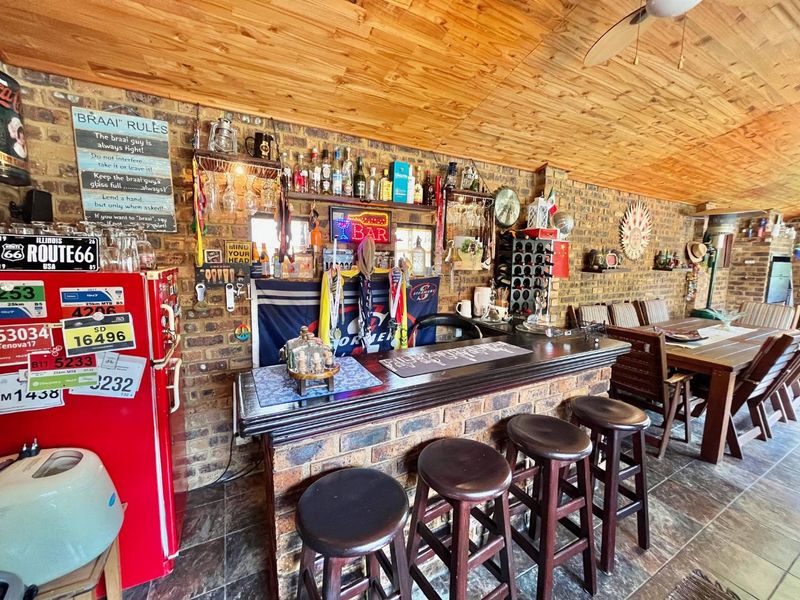 Chic Retreat: Ideal for  young Couples or Downsizers - Photo 10