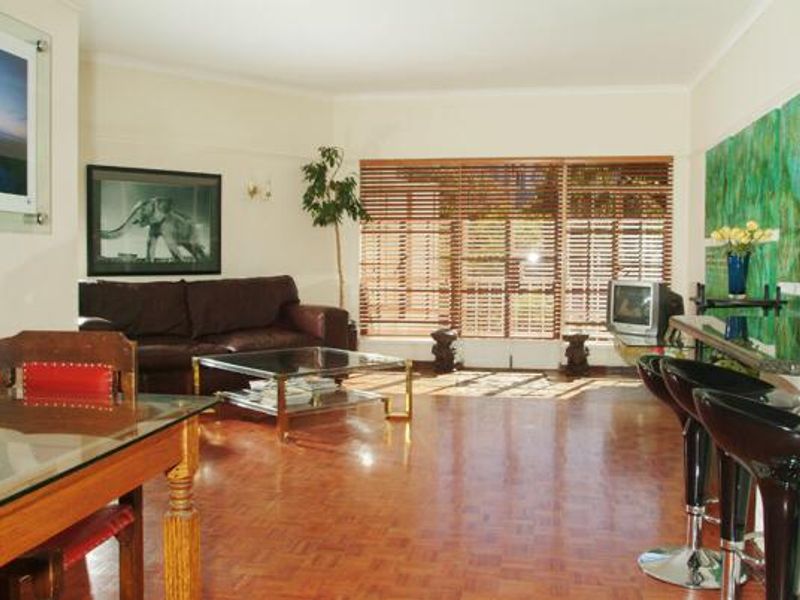 FURNISHED TWO BEDROOMS - Photo 2