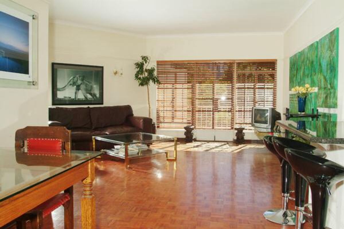 FURNISHED TWO BEDROOMS - Photo 2