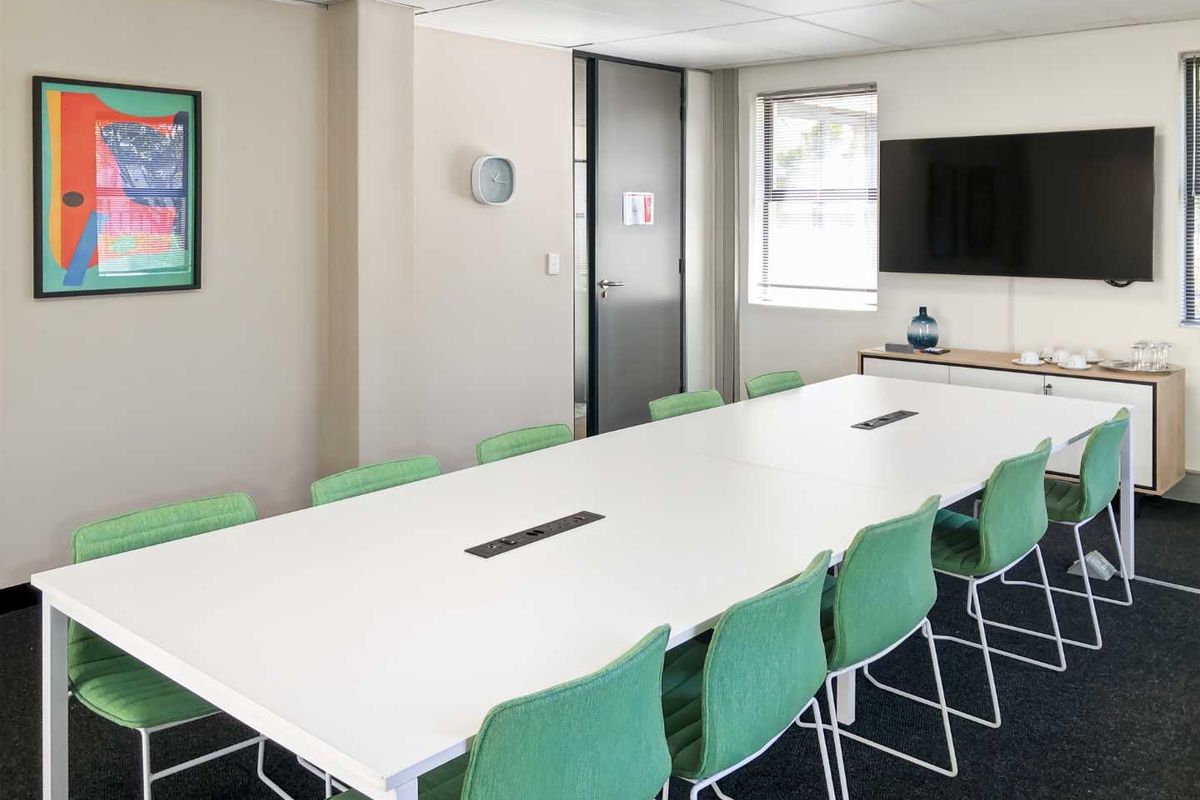 Private office space for 5 persons in Regus Links Office Park - Photo 5