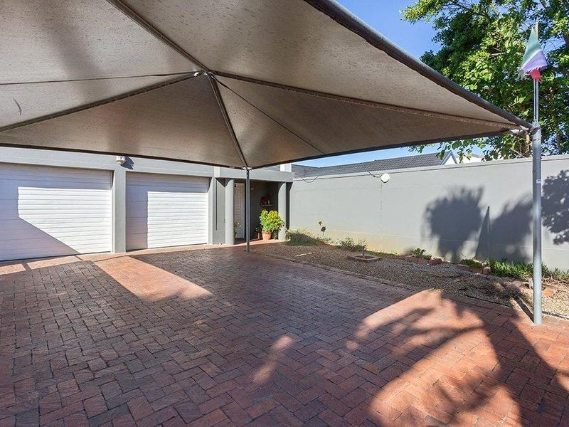 Prime Location, Family Home,Work from home !!! - Photo 2