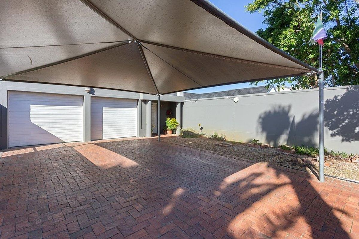 Prime Location, Family Home,Work from home !!! - Photo 2