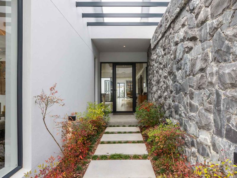 Exceptional Five-Bedroom Furnished Home to Rent in La Vue Neighbourhood on Val de Vie Estate - Photo 2