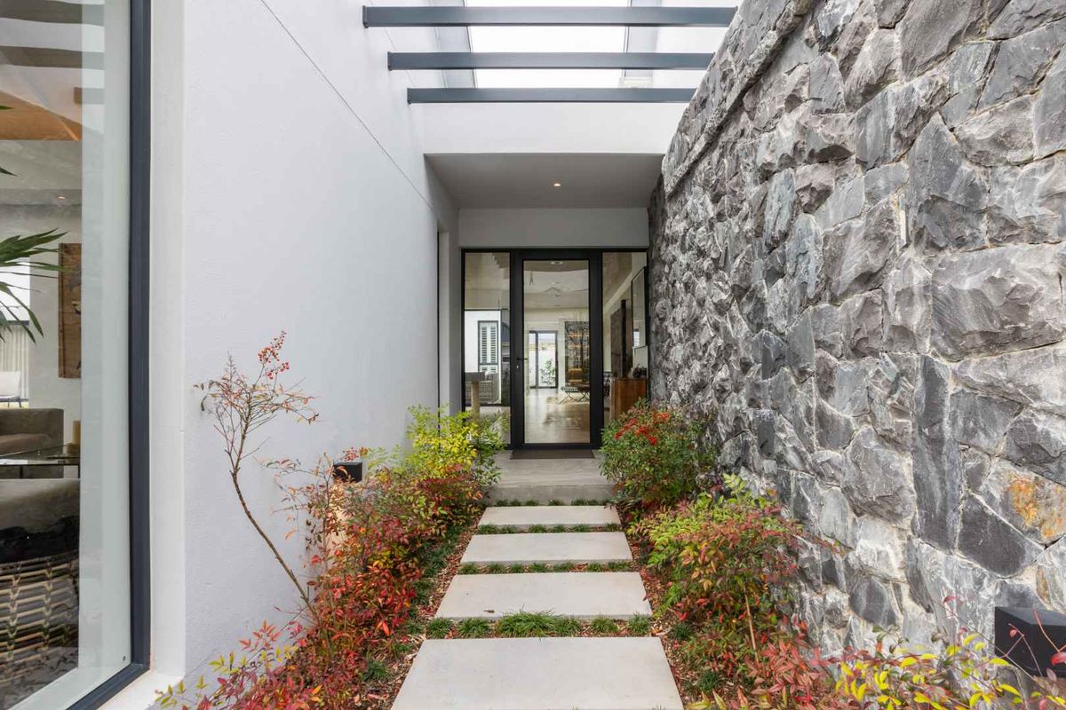 Exceptional Five-Bedroom Furnished Home to Rent in La Vue Neighbourhood on Val de Vie Estate - Photo 2