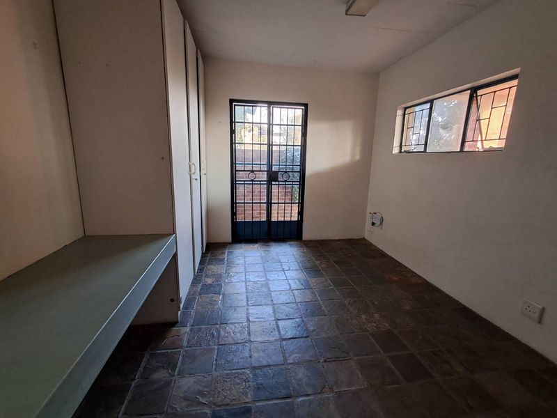 2 Bedroom, 2 Bathroom Cottage including ELECTRICITY, WATER AND SOLAR - Photo 7
