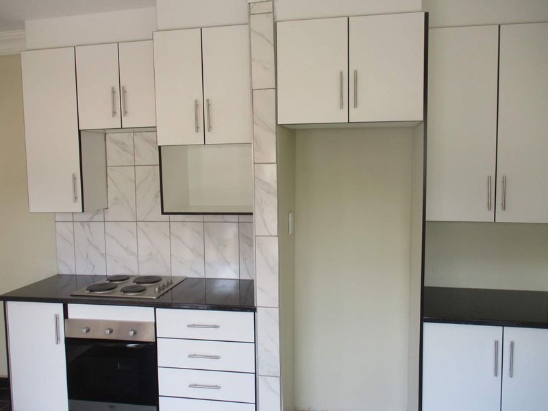 A 1 BEDROOM UNIT TO RENT IN CLAREMONT - Photo 2