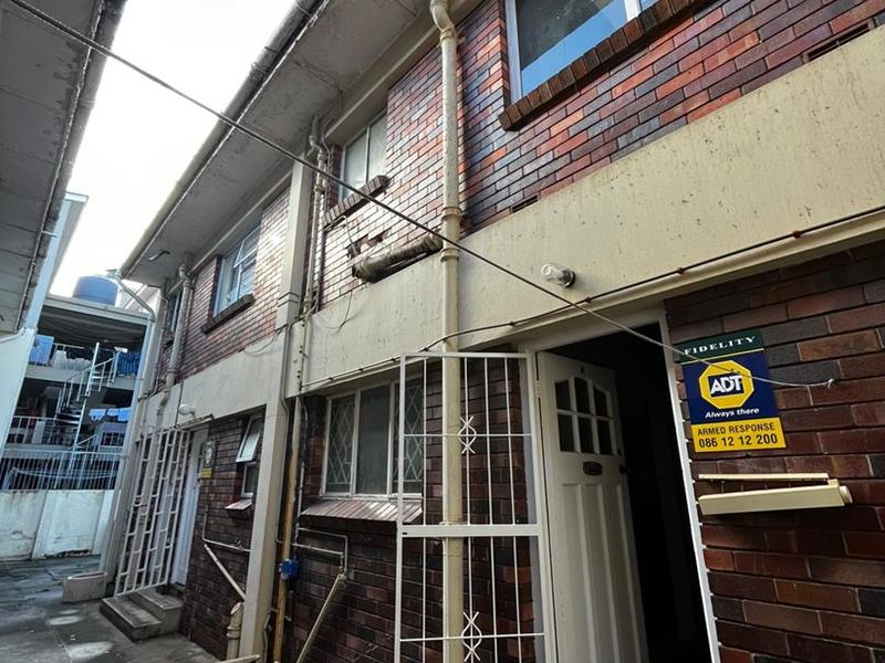 Refurbished 4 Bedroom Apartment in Central - Photo 7
