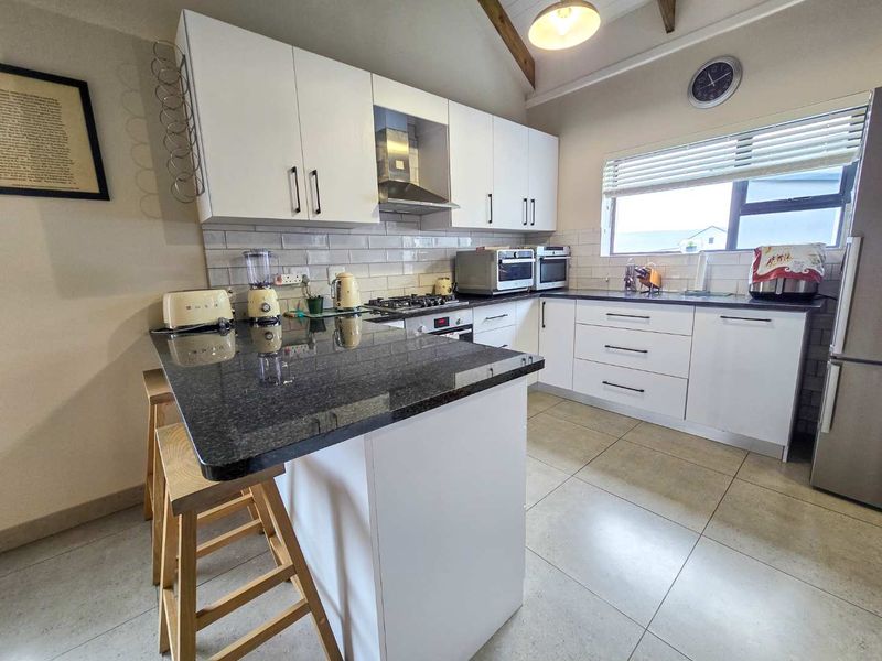 The perfect lock-up-and-go property for sale in Stilbaai-Wes. - Photo 10