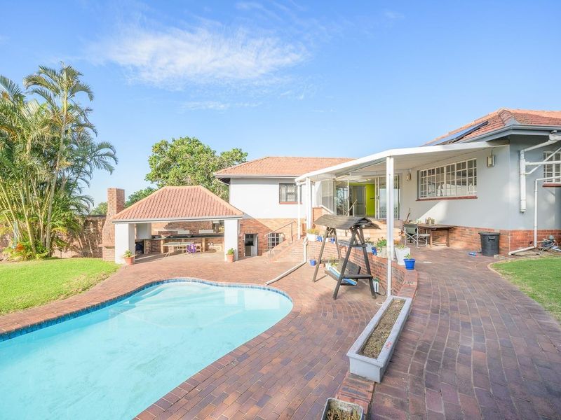 Your Spacious Escombe Oasis Awaits! - Photo 3