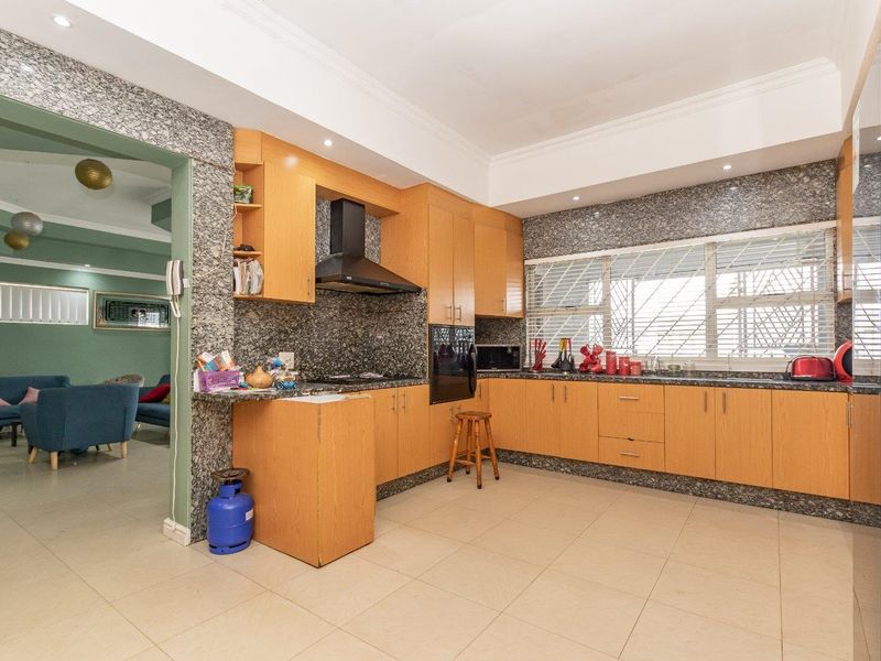 Dual living & family home corner plot - Photo 7