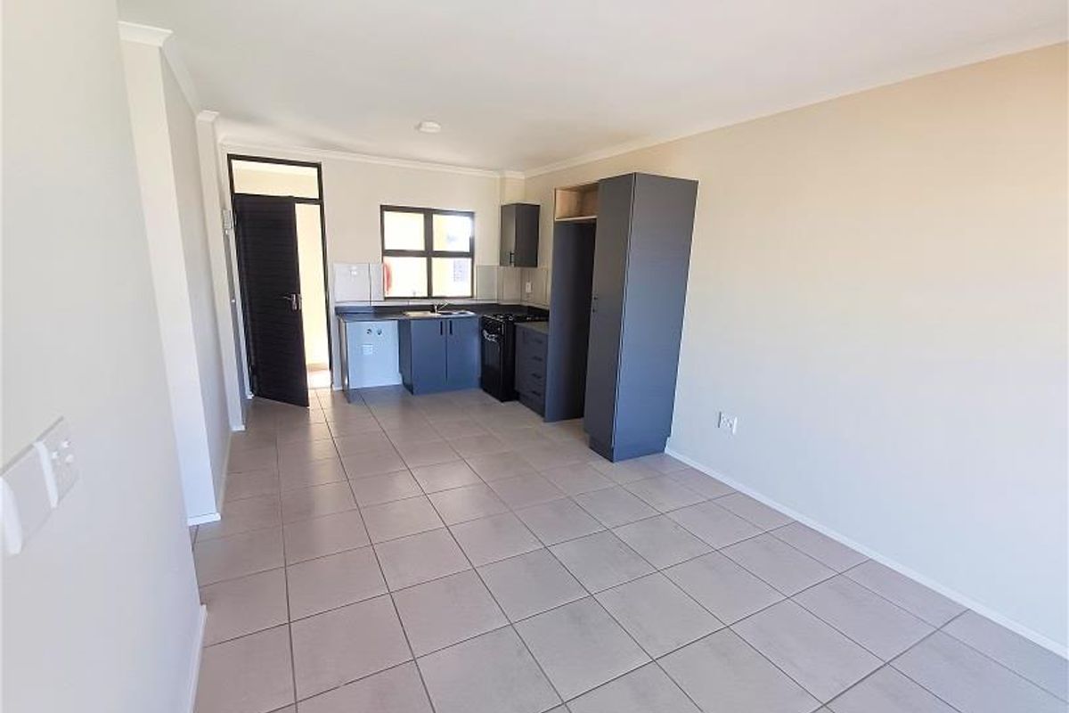 FOR RENT  |  Hillcrest  |  Kings Gate Estate  |  2 Bedroom 1st Floor Apartment - Photo 4
