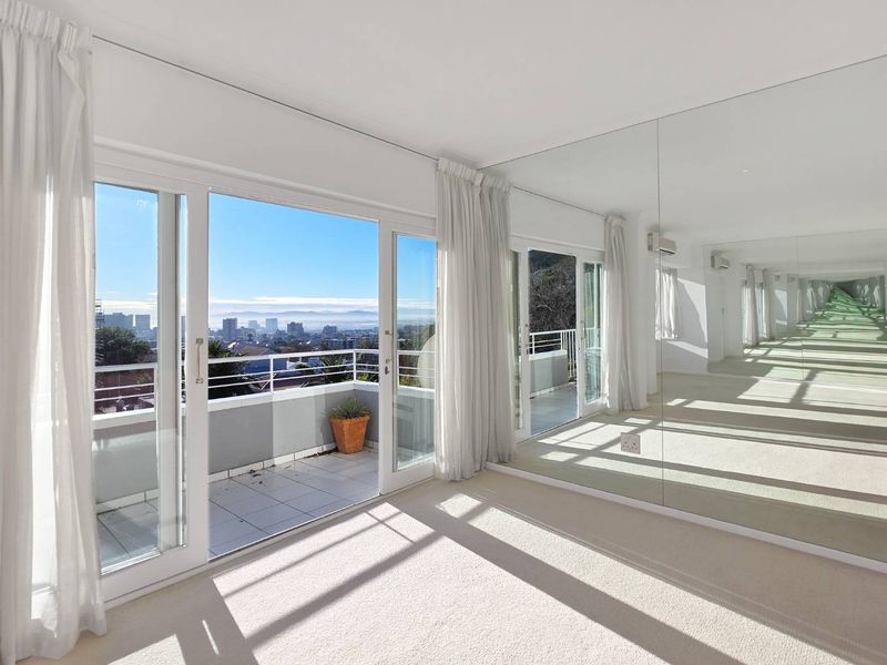 Sun-drenched 1-bedroom apartment with balcony in the heart of Gardens - Photo 7