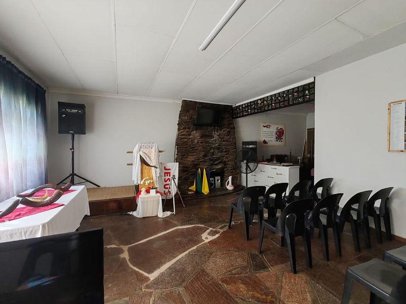 PLOT & FAMILY HOME FOR SALE IN ANDEON, PRETORIA WEST - Photo 10