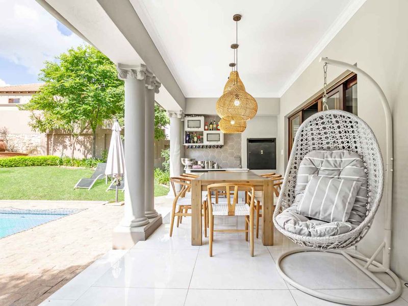 MODERN FURNISHED HOME - Photo 10