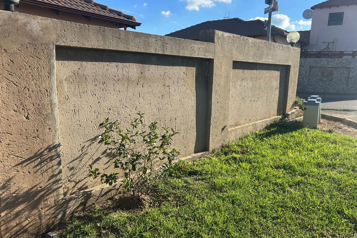 Clayville Ext 45 - R 900 000 , 2 bed , 1 Bath - Photo 2