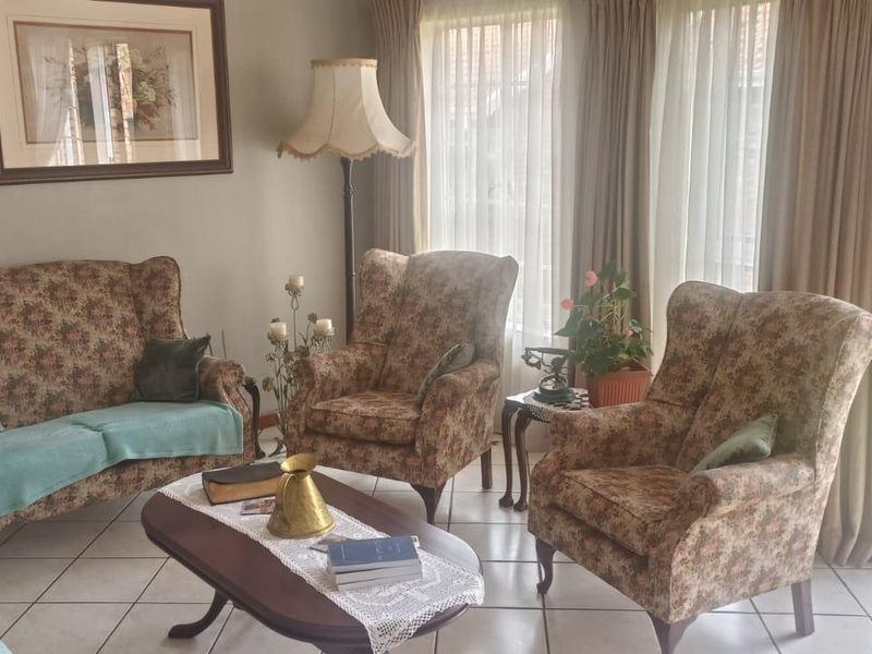 BEAUTIFUL TOWNHOUSE FOR SALE IN SECURE COMPLEX!!!! - Photo 8