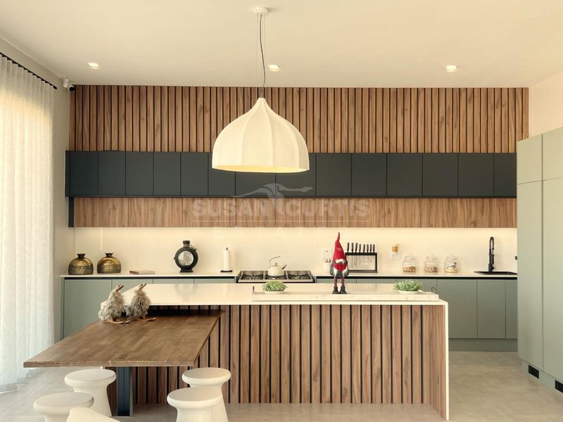 Beachfront Bliss – Fully Furnished & Move-In Ready - Photo 2