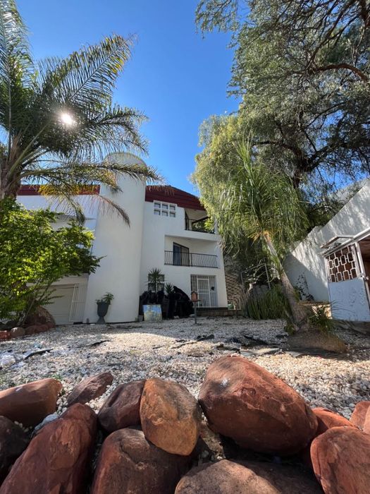 Property #2499594, House For Sale in Klein Windhoek