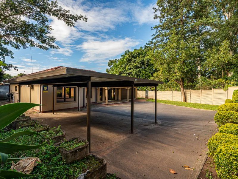 EXQUISITE 4 BEDROOM HOME IN SOUGHT AFTER AREA - Photo 4