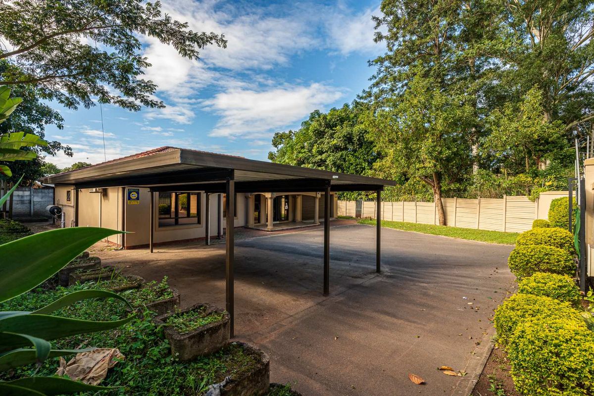 EXQUISITE 4 BEDROOM HOME IN SOUGHT AFTER AREA - Photo 4