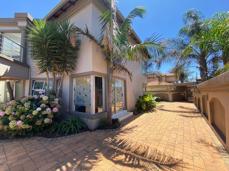 Three Bedroom House for Rent - Photo 2