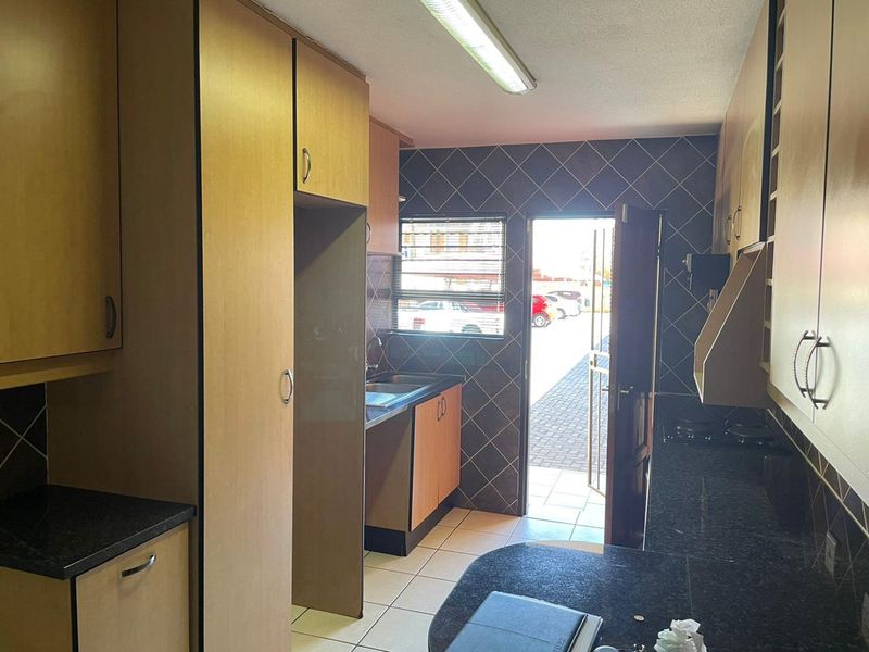 Ground Floor Unit NOT PET FRIENDLY - Photo 2