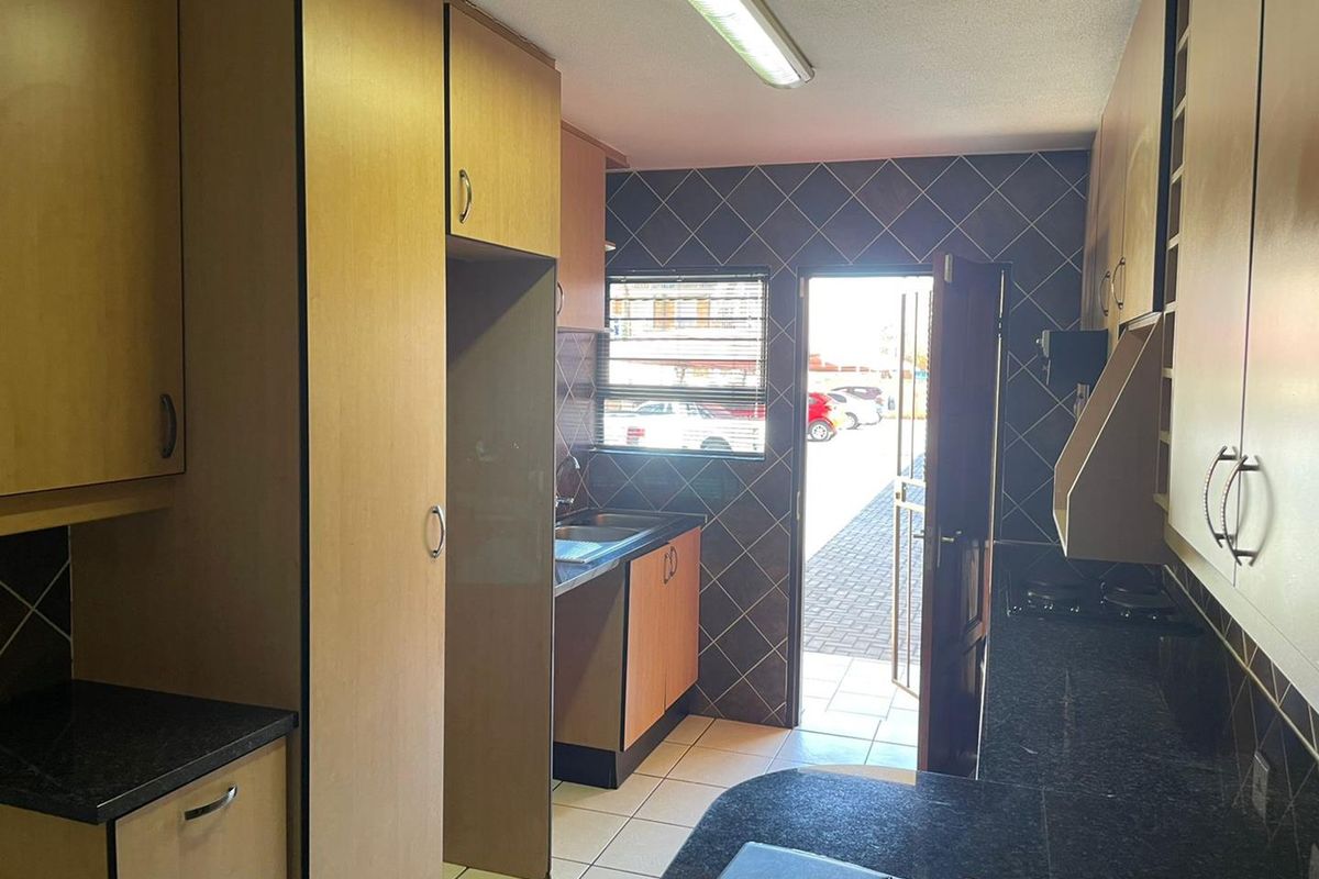 Ground Floor Unit NOT PET FRIENDLY - Photo 2