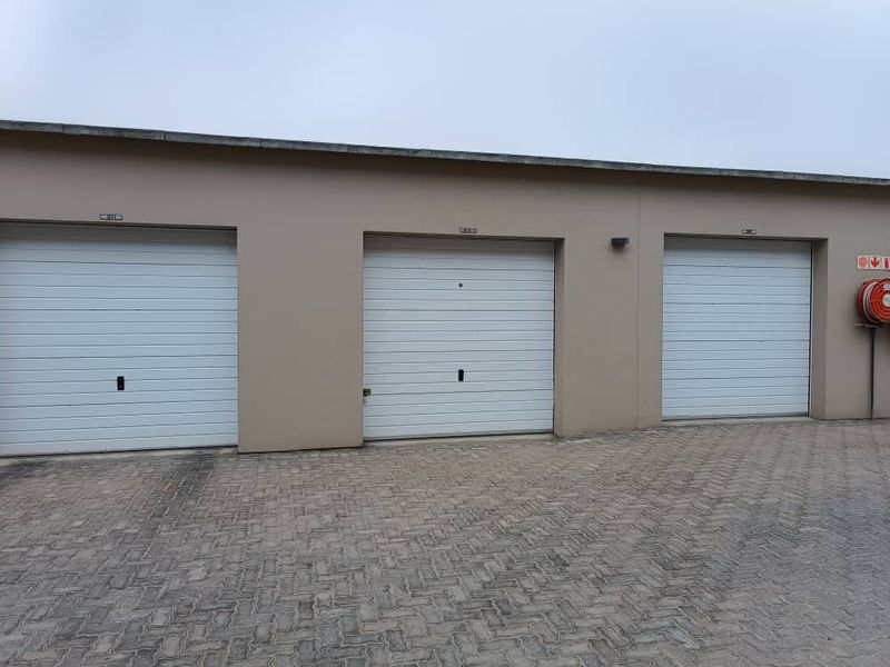 Retirement Apartment in Sought After Complex - Photo 4