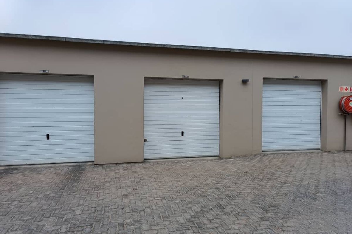 Retirement Apartment in Sought After Complex - Photo 4