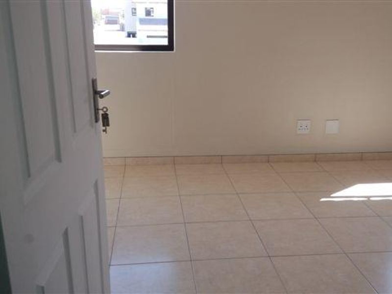 Modern Duplex Town House close to schools. - Photo 8