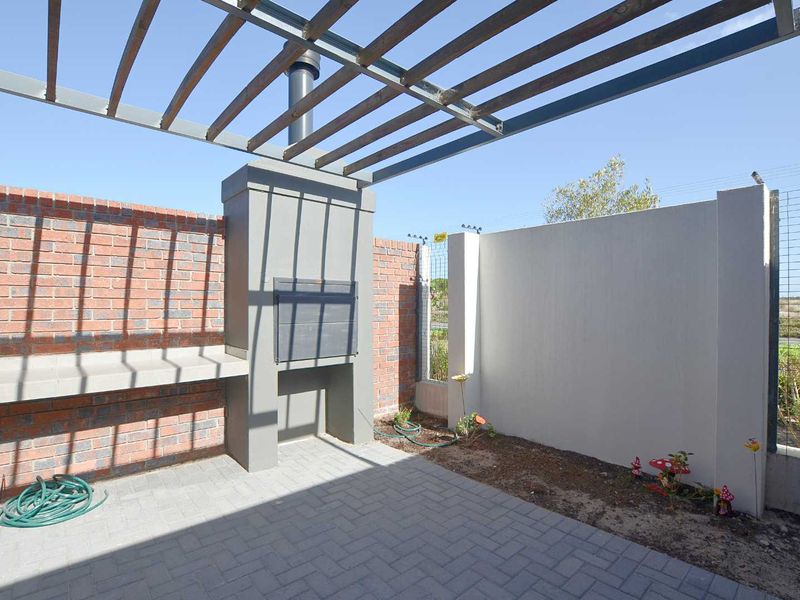 Modern Townhouse For Sale - Photo 3